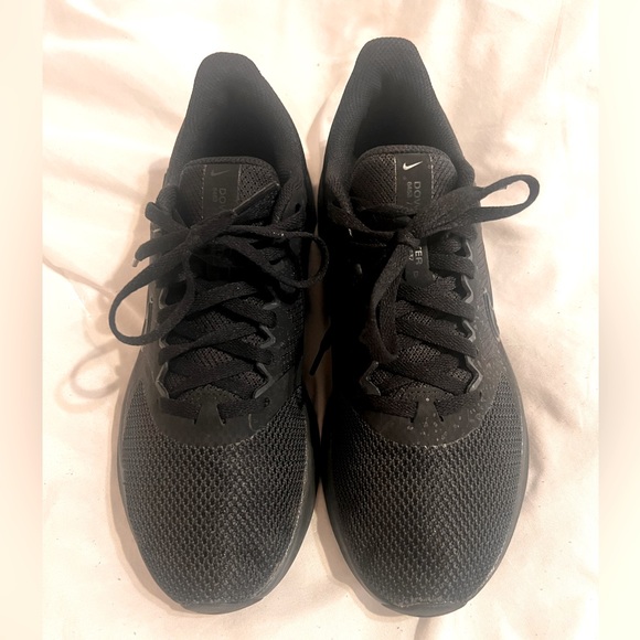 Nike Women’s Athletic Shoes. Black. New - Picture 1 of 7